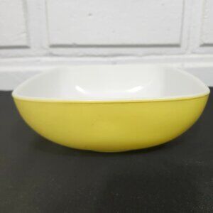 Vintage Pyrex 9 Inch Square Bowl